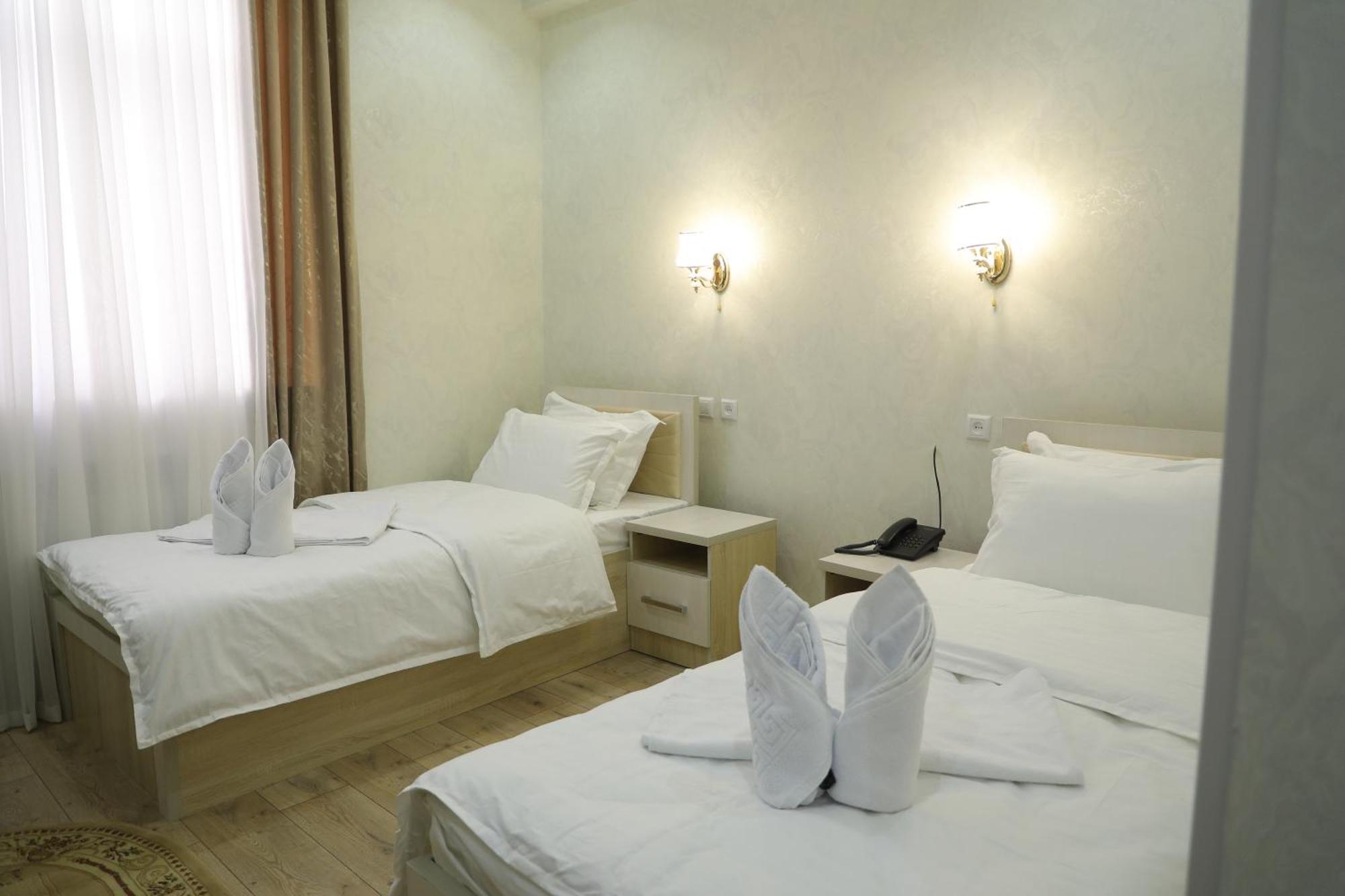 Status Hotel Qarshi Eksteriør billede